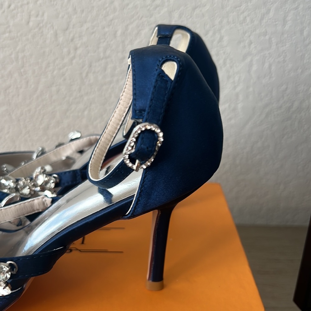 UP2STEP Shoes - Picture 3 of 4